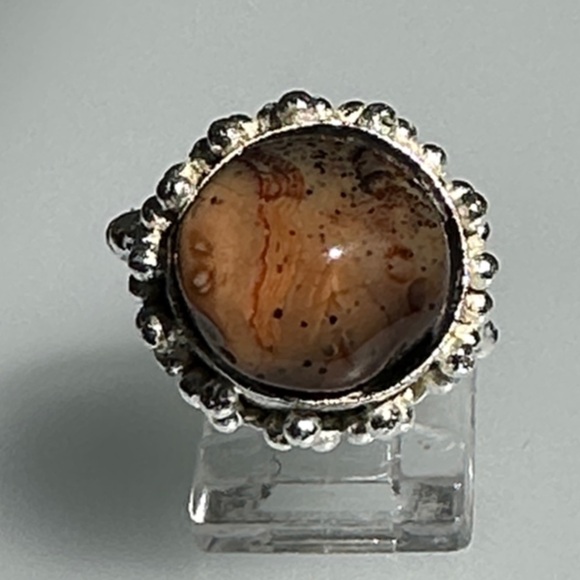 Chic Silver Ring with Brown Gemstone